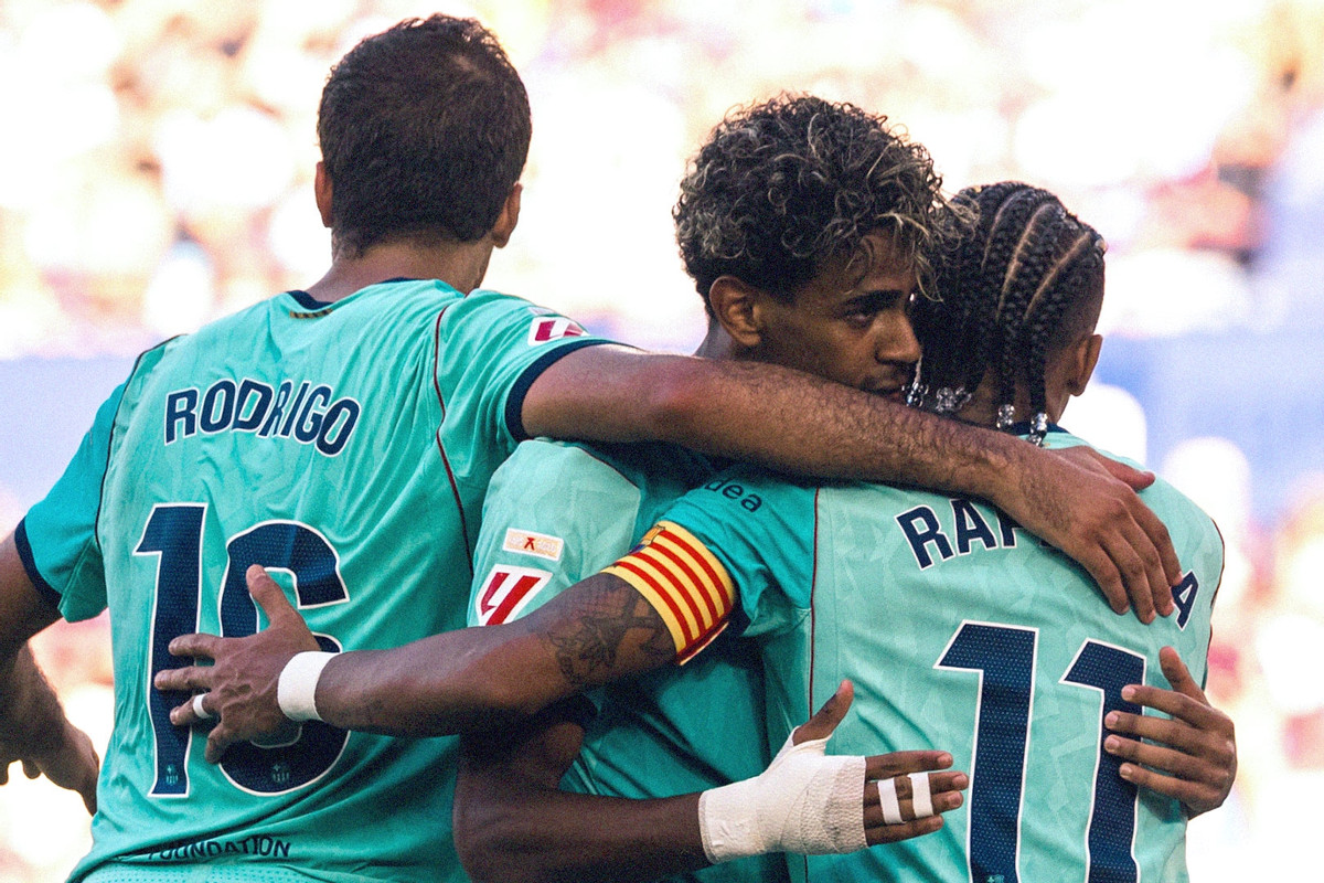 Lamine Yamal lập cú đúp, Barca thắng tưng bừng Levante ở La Liga | OK9